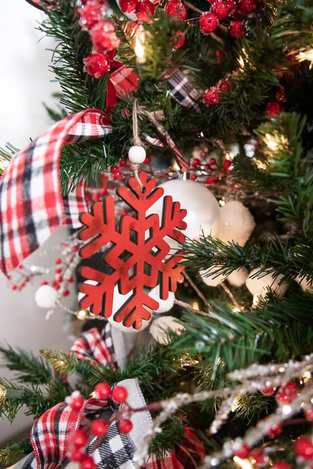 Decorator's Warehouse 6” Antique Snowflake Ornament > Cardinal|Christmas Sale