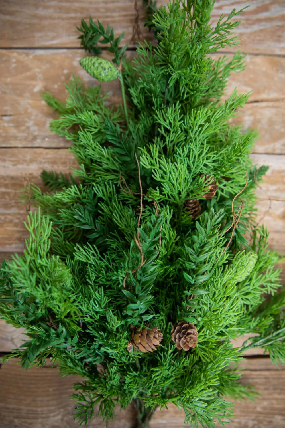 Decorator's Warehouse 32” Christmas Cedar/Hemlock Swag > Cardinal|Natural Greenery