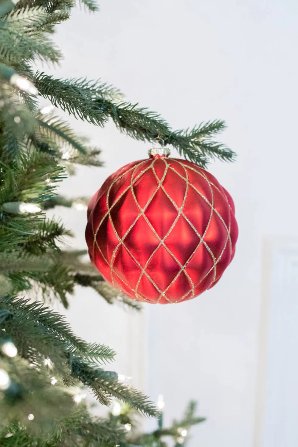 Decorator's Warehouse 15 CM Red Matte Glitter Net Quilted Ball Ornament > Nutcracker|Christmas Decor