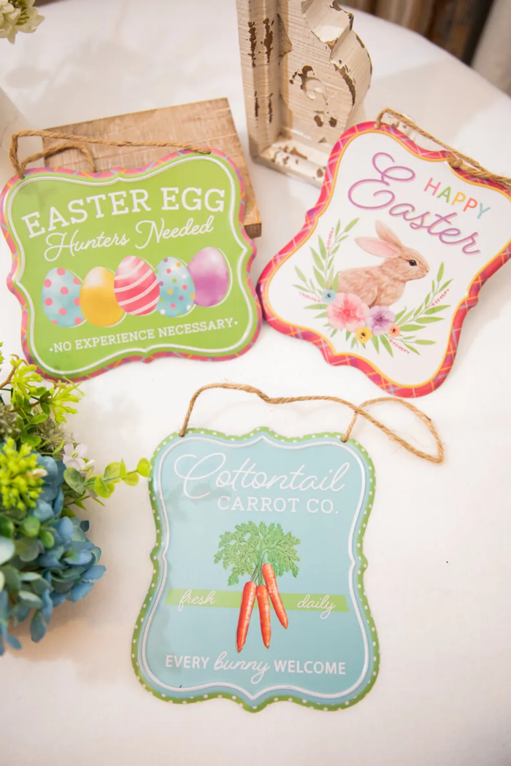 Decorator's Warehouse 7" Embossed Tin Easter Sign > Easter Decor|Easter Decor