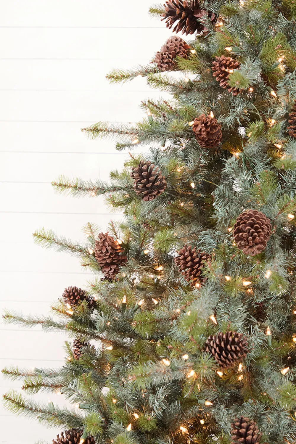 Decorator's Warehouse 7.5' Mammoth Pine Christmas Tree with 900 Lights > Green|Christmas Trees