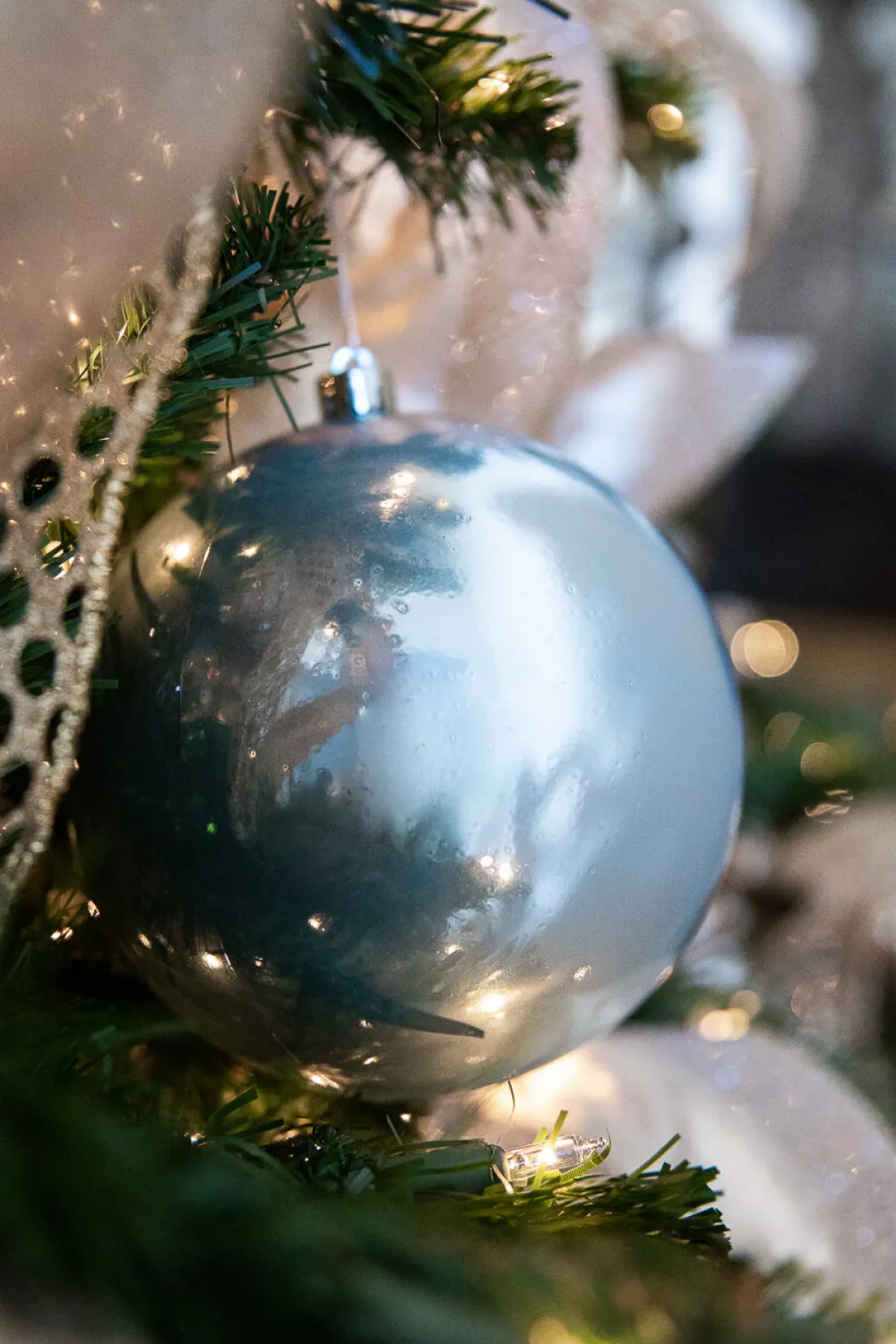 Decorator's Warehouse 5.5" Misty Blue Shatterproof Ornament > Small Shatterproof (Under 6")|Christmas Decor