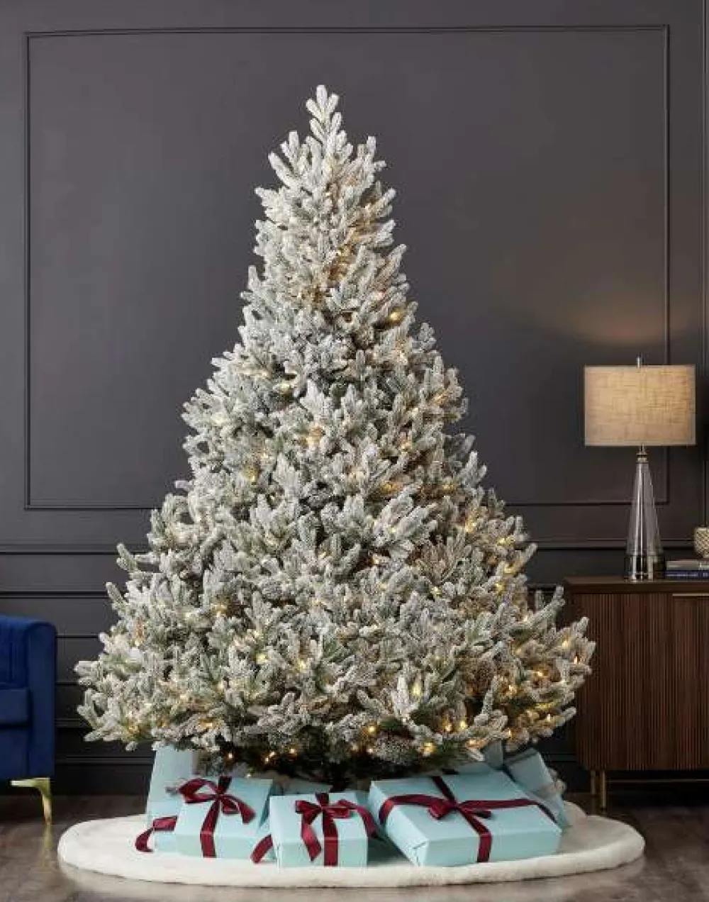 Decorator's Warehouse 9' Royal Oaks Flocked Tree with 880 Warm White LED Lights > 9 Feet|Christmas Decor