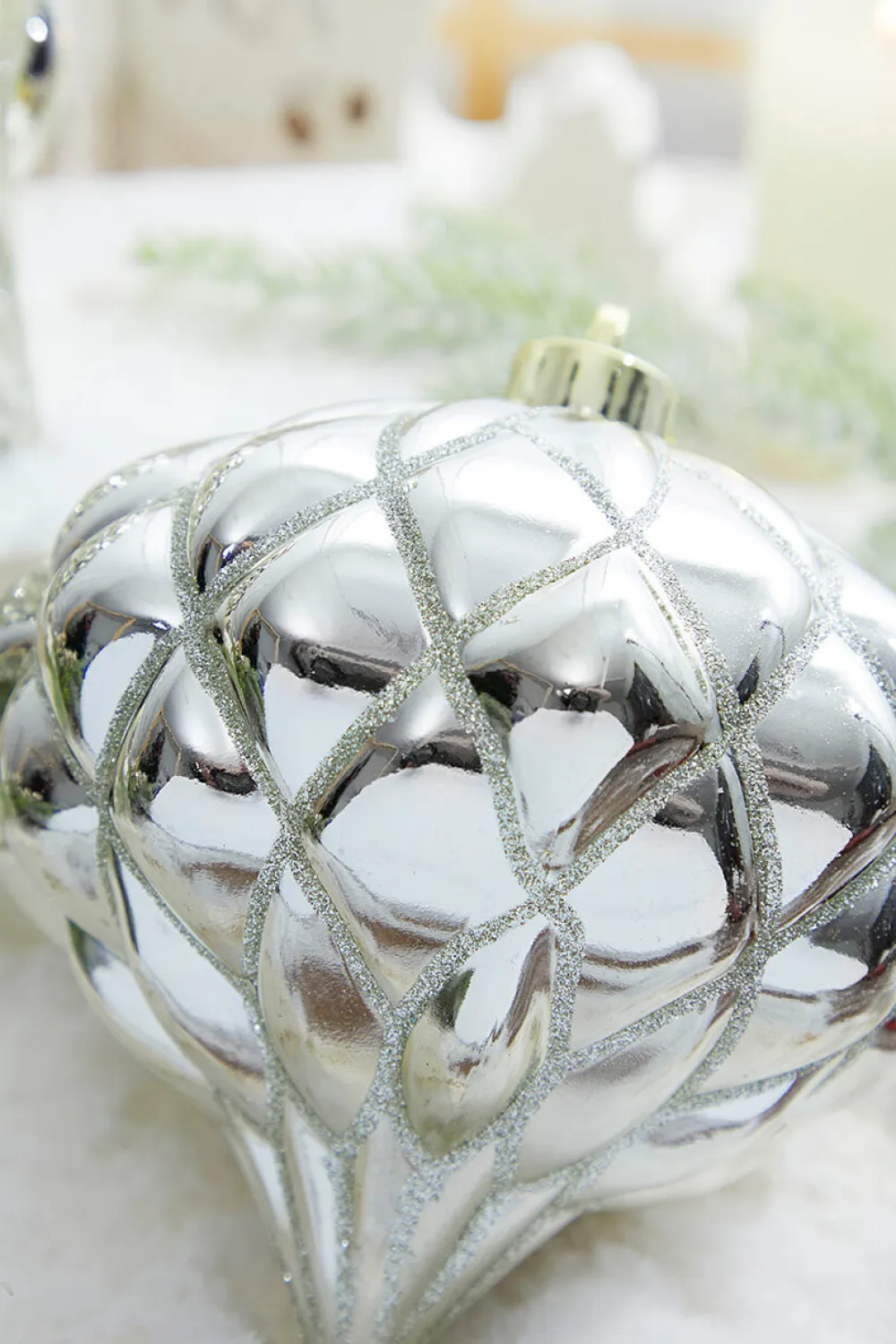 Decorator's Warehouse 6” Shiny Diamond, Champagne Onion Finial Ornament - Box of 2 > White Christmas|Red & Silver