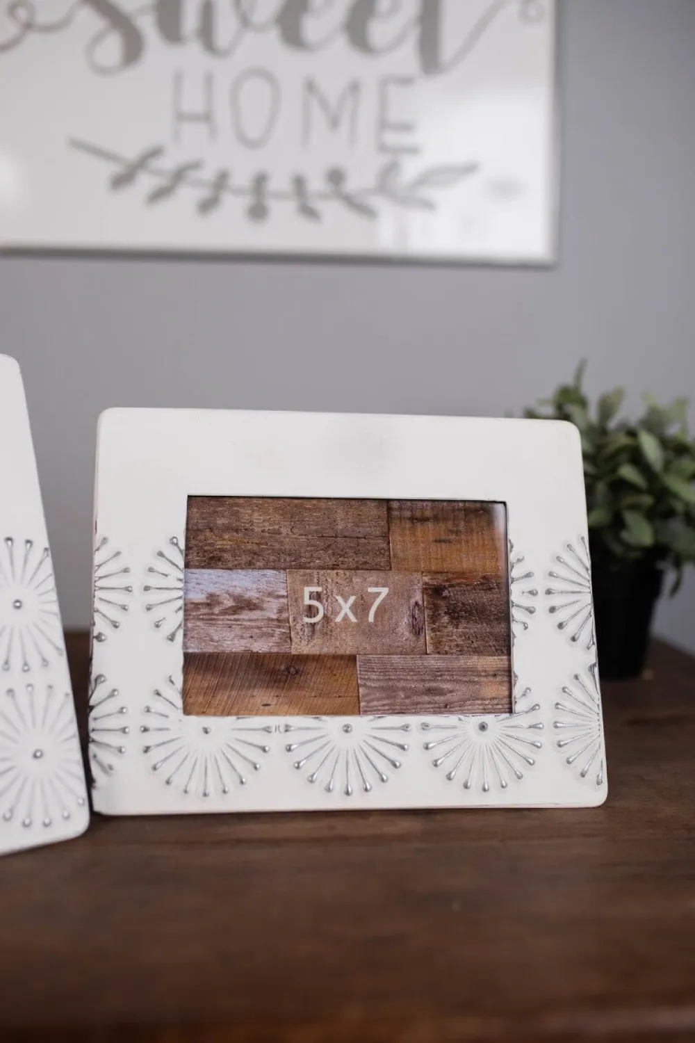 Decorator's Warehouse 10" White and Grey Metal 5" x 7" Picture Frame > Christmas Sale|Christmas Decor