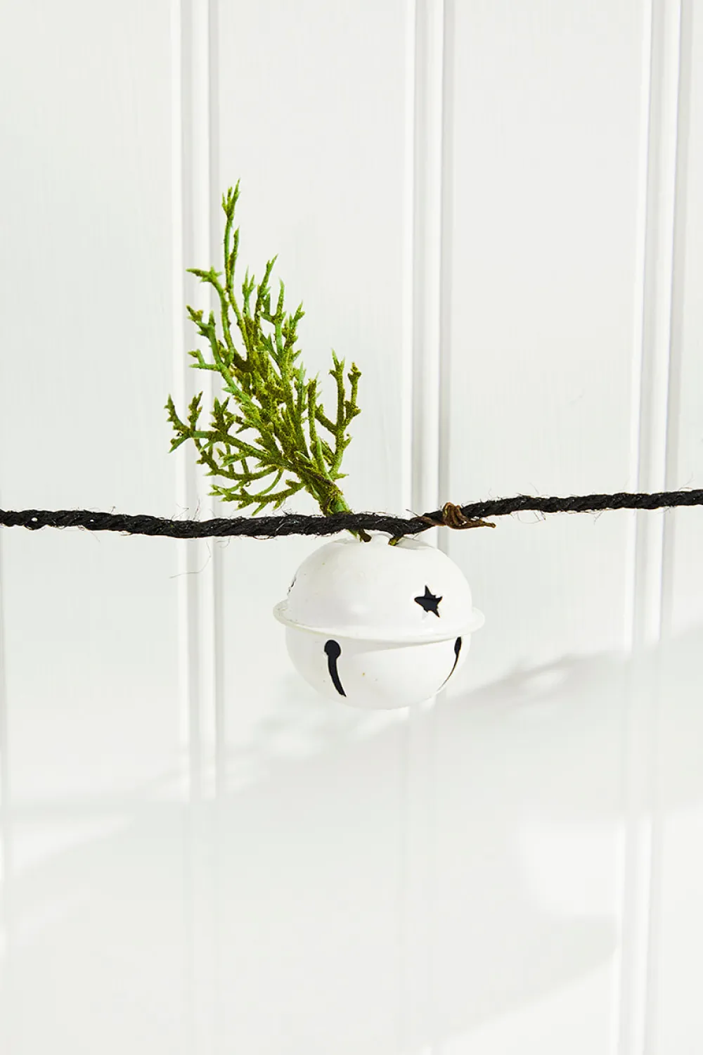 Decorator's Warehouse 67” White Country Bell Garland > Cardinal|Christmas Decor